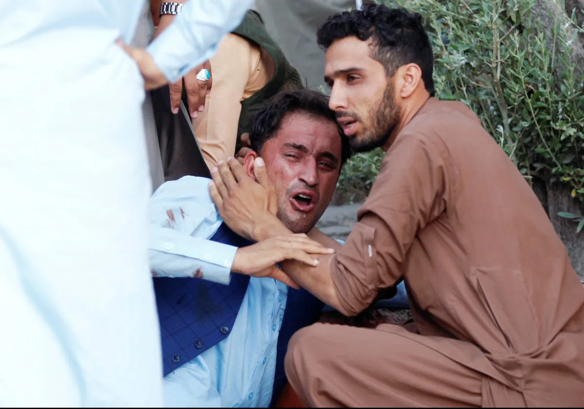 An Afghan man mourns in a hospital after a car bomb, Jalalabad city, Afghanistan June 16, 2018. (Reuters/Parwiz)