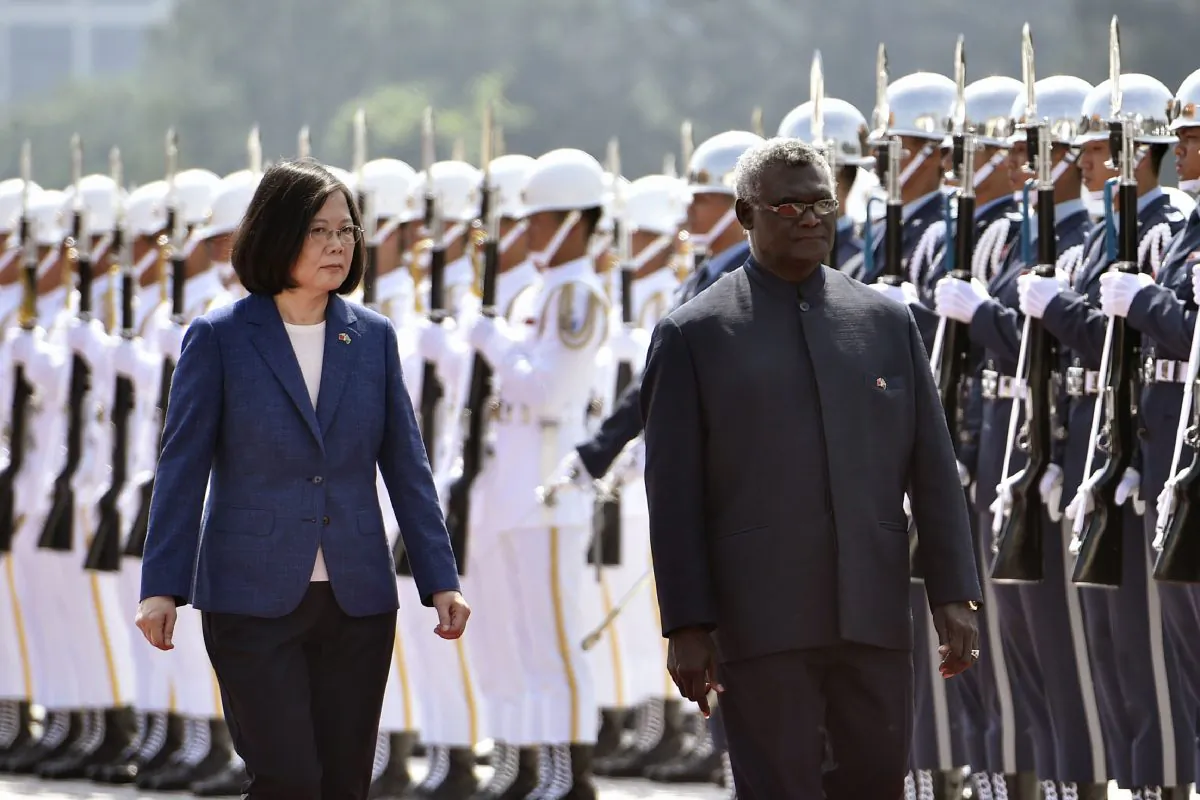 Solomon Islands President Manasseh Sogavare (R) and Taiwan President Tsai Ing-wen (L) inspect an honor guard during a welcome ceremony in Taipei on Sept. 26, 2017. (Sam Yeh/AFP/Getty Images)