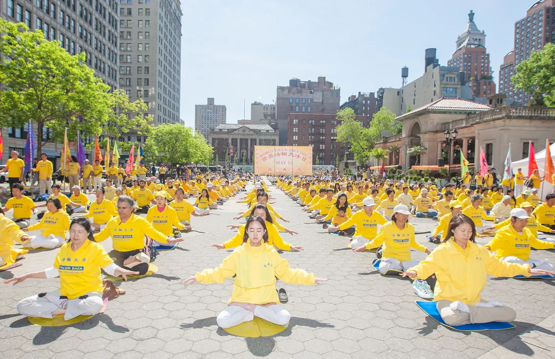 Falun Dafa practitioners from all over the world meditate at the New York Chinese Consulate and Union Square, on May 12, 2016 in New York City. (Youzhi Ma/Epoch Times)