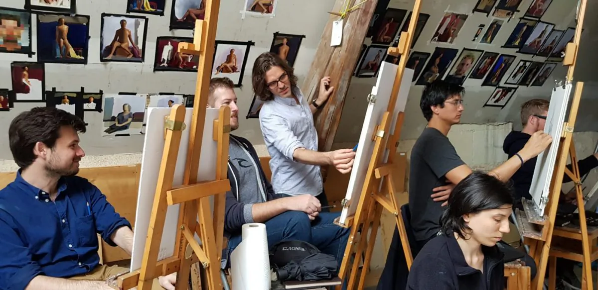 M. Tobias Hall teaches a figure drawing class at Studio Escalier in Argenton-Chateau, France in June 2018. (Peter Söderbaum)