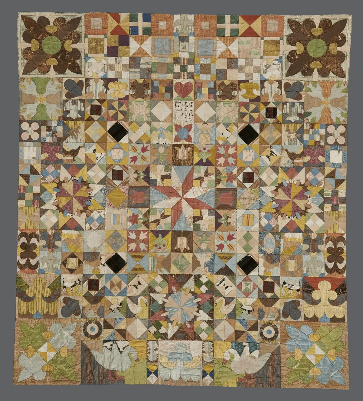 1718 Silk patchwork coverlet (American Museum in Britain)