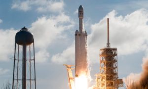 SpaceX Wins $130 Million Contract to Launch Falcon Heavy Rocket