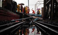 Heavy Rain Brings Chaos to Indian Financial Hub