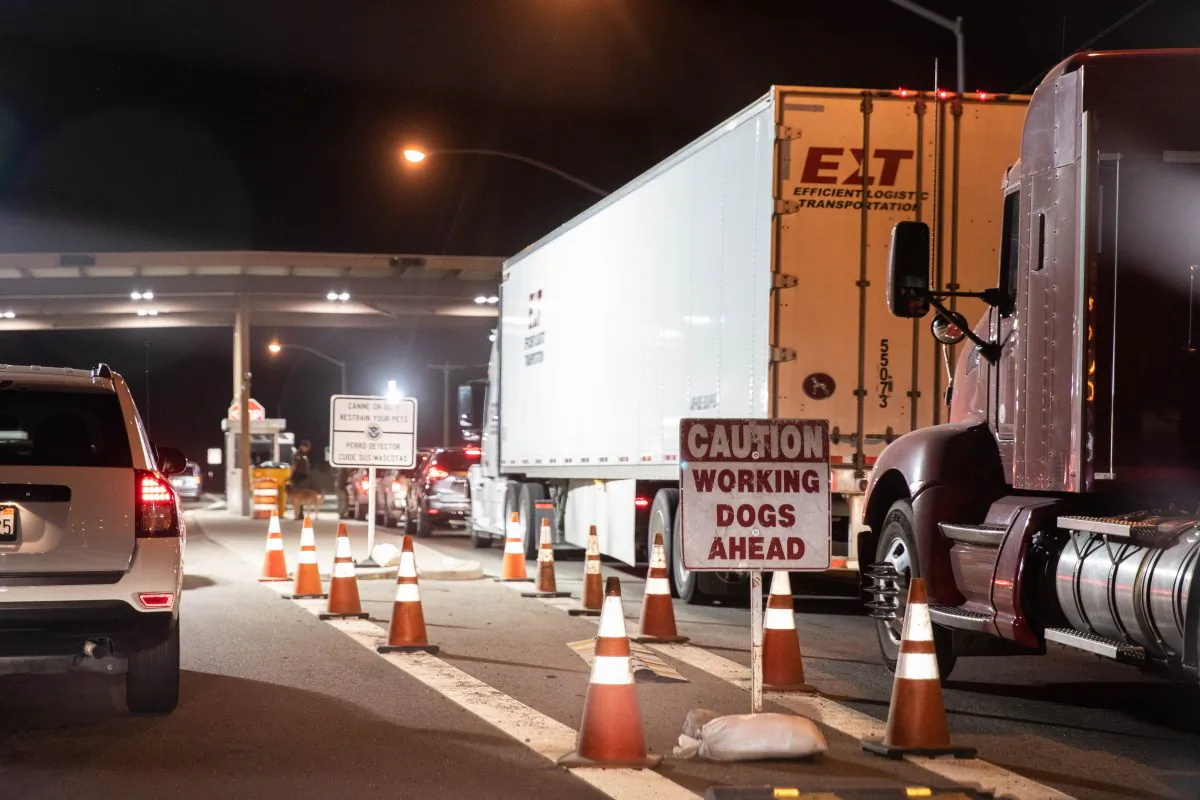 A Border Patrol checkpoint on Hwy. 8, east of Yuma, Ariz., on May 25, 2018. (Samira Bouaou/The Epoch Times)