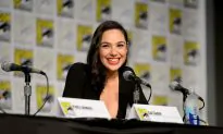 Gal Gadot Dressed as Wonder Woman Surprises Children in the Hospital