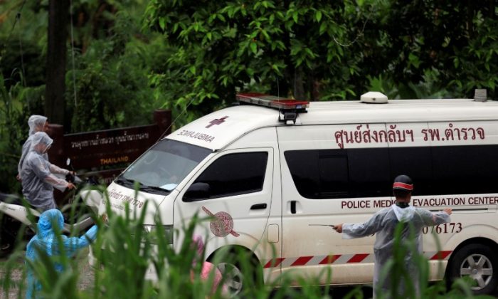 An ambulance departs from Tham Luang cave complex in the northern province of Chiang Rai, Thailand, July 10, 2018. (Reuters/Soe Zeya Tun)