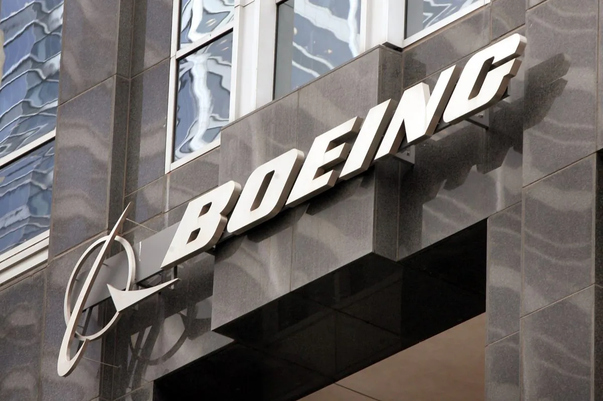  The Boeing logo on the corporate world headquarters building in Chicago, Ill., on Nov. 28, 2006. (Scott Olson/Getty Images)