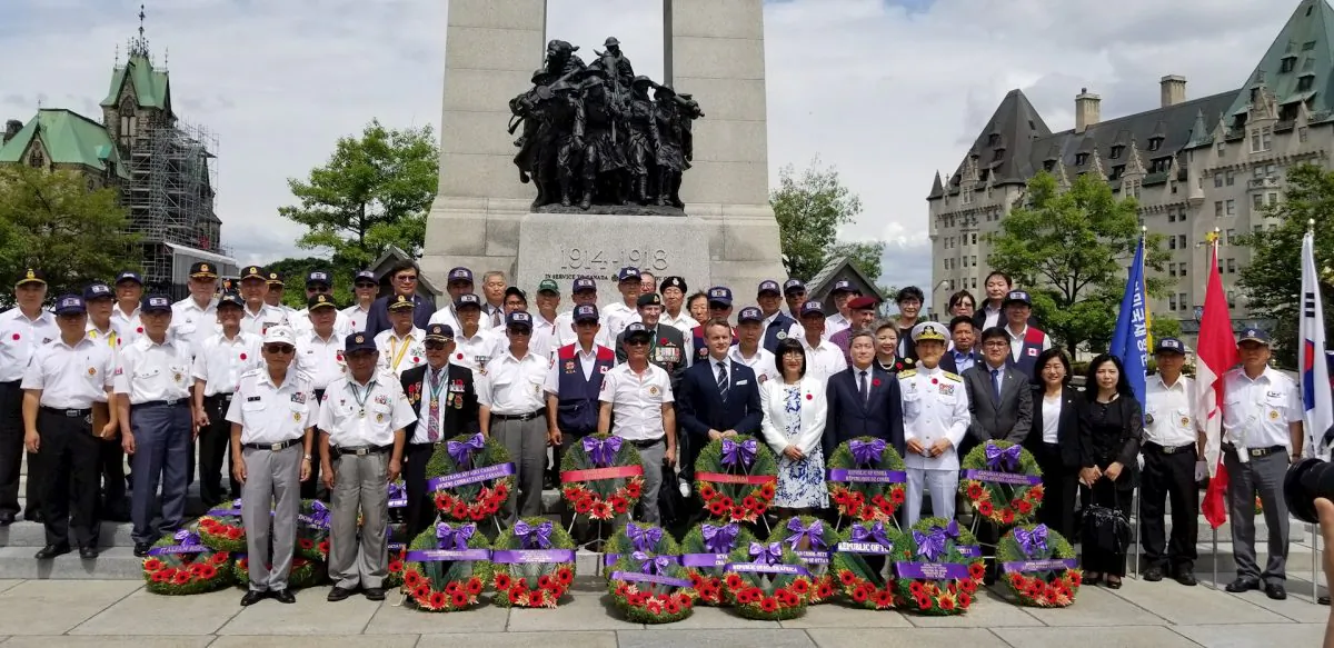 Veterans Affairs Minister Seamus O’Regan and Sen. Yonah Martin (7th and 8th from L) pose with Korean War veterans during a ceremony at the National War Memorial in Ottawa on June 24, 2018, marking the upcoming 65th anniversary of the Korean War armistice. Commemorative ceremonies will take place across the country on July 27, the date in 1953 when the war ended. (Courtesy of Sen. Yonah Martin)