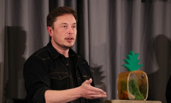 Elon Musk speaks at a Boring Company community meeting in Bel Air, Los Angeles, California, U.S. May 17, 2018. (Reuters/Lucy Nicholson/File Photo)