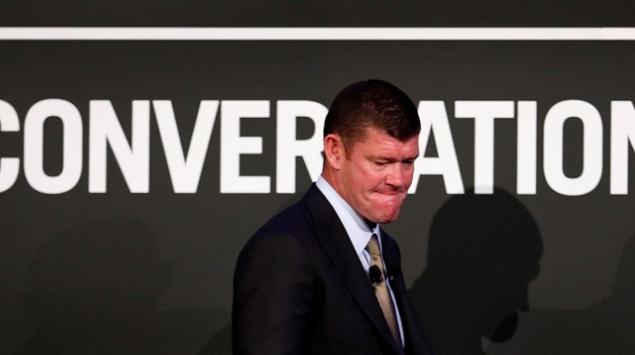 Australian Businessman and founder of Australia's Crown Ltd, James Packer walks to the stage at an evening business event in Sydney October 25, 2012.   (Reuters/Tim Wimborne)