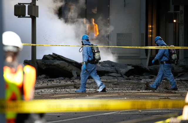 Emergency responders examine the scene at a steam pipe explosion in Midtown Manhattan, New York City, on July 19, 2018.   (REUTERS/Brendan McDermid)