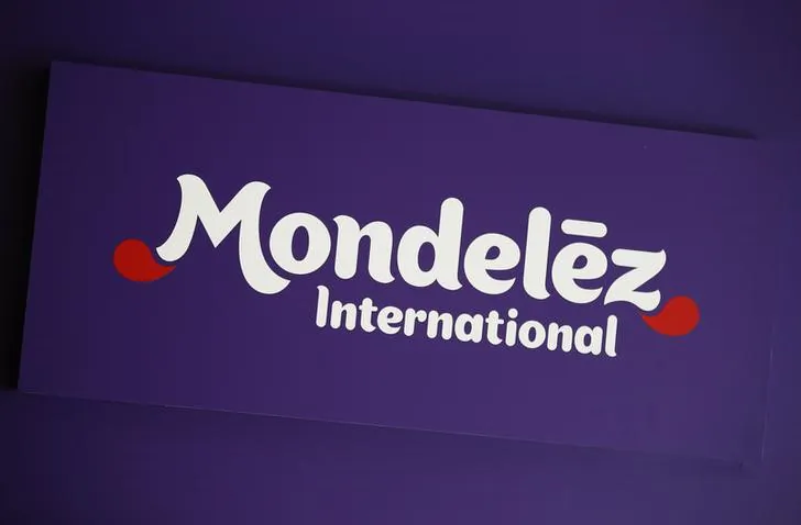 The logo of Mondelez International is pictured at the company's building in Zurich November 14, 2012. (Reuters/Michael Buholzer)