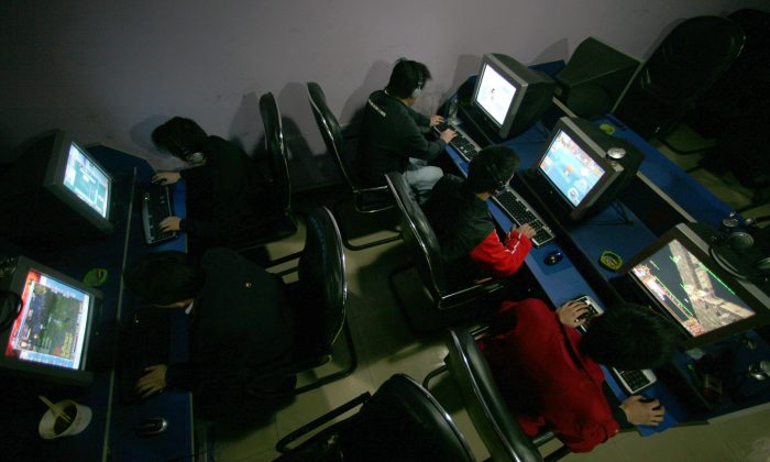 People surf the internet at a cyber cafe in Chongqing City in southwestern China on January 24, 2007. (China Photos/Getty Images)