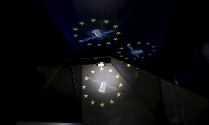 A hologram of the 'Galileo' satellite is projected inside a dome during a European Space Expo, running under the auspices of the European Commission in Athens' Syntagma Square on March 28, 2015.  (Reuters/Kostas Tsironis)