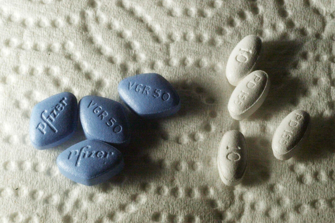 Pills of the drug Viagra (L) made by Pfizer in this file photo in New York. (Chris Hondros/Getty Images)