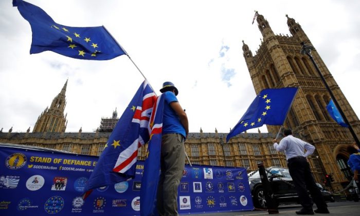 Anti-Brexit demonstrators wave EU and Union flags opposite the Houses of Parliament, in London, Britain, June 19, 2018. (Reuters/Henry Nicholls/File Photo)