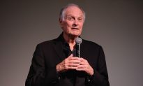 Emmy-Winning Actor Alan Alda Says He Has Parkinson’s, but Lives a ‘Full Life’