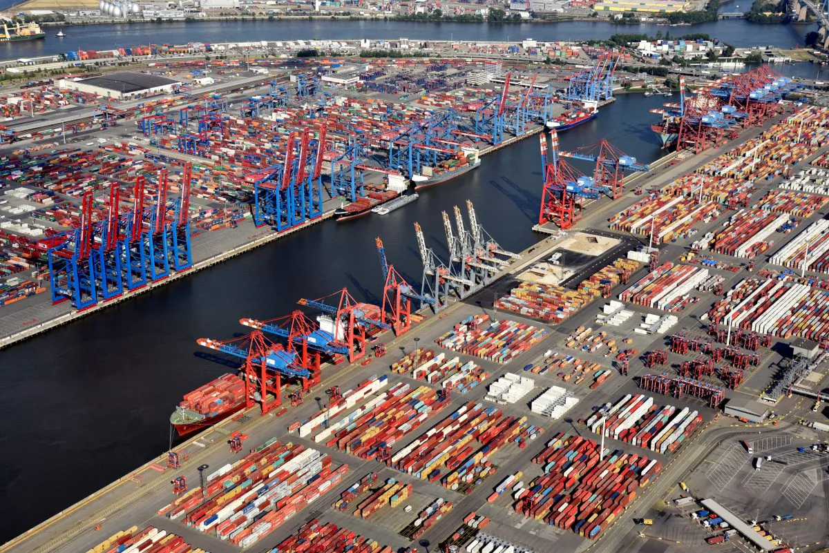Aerial view of containers at a loading terminal in the port of Hamburg, Germany August 1, 2018. (Fabian Bimmer/Reuters)