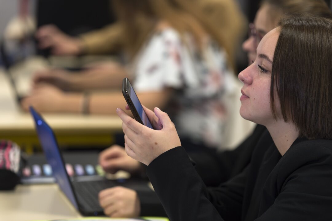 Survey Reveals Troubling Effects of AI Use in Schools