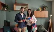 New Zealand PM Jacinda Arden Back to Work Six Weeks After Giving Birth