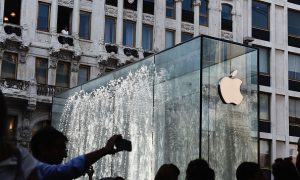 Apple Looks to Services to Move Beyond iPhone Price Ceiling