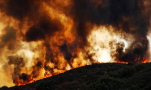 Australia, NZ Firefighters Fly out to Battle Deadly California Wildfires