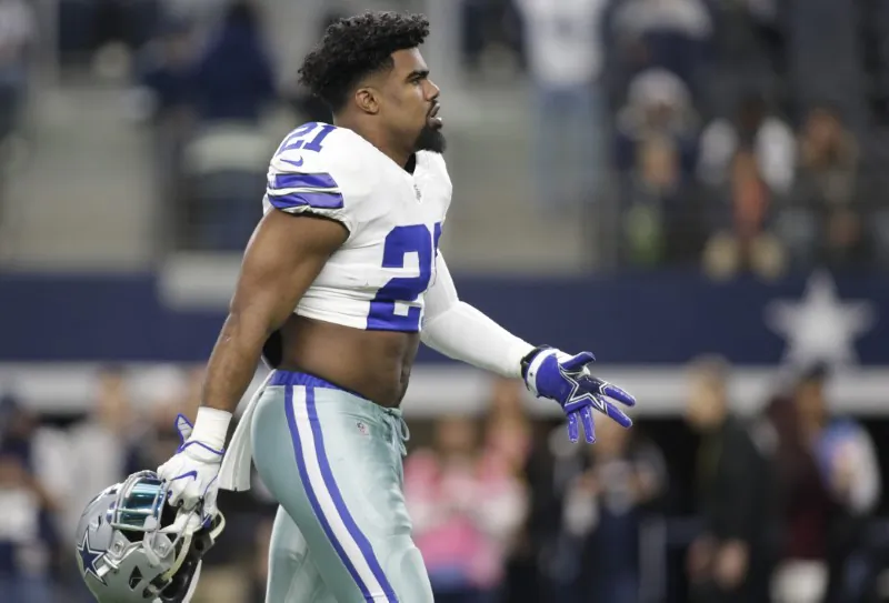 Dallas Cowboys running back Ezekiel Elliott (21) looks on before a game against the Seattle Seahawks at AT&T Stadium in Arlington, Texas, on Dec 24, 2017. (Tim Heitman-USA TODAY Sports/Reuters)
