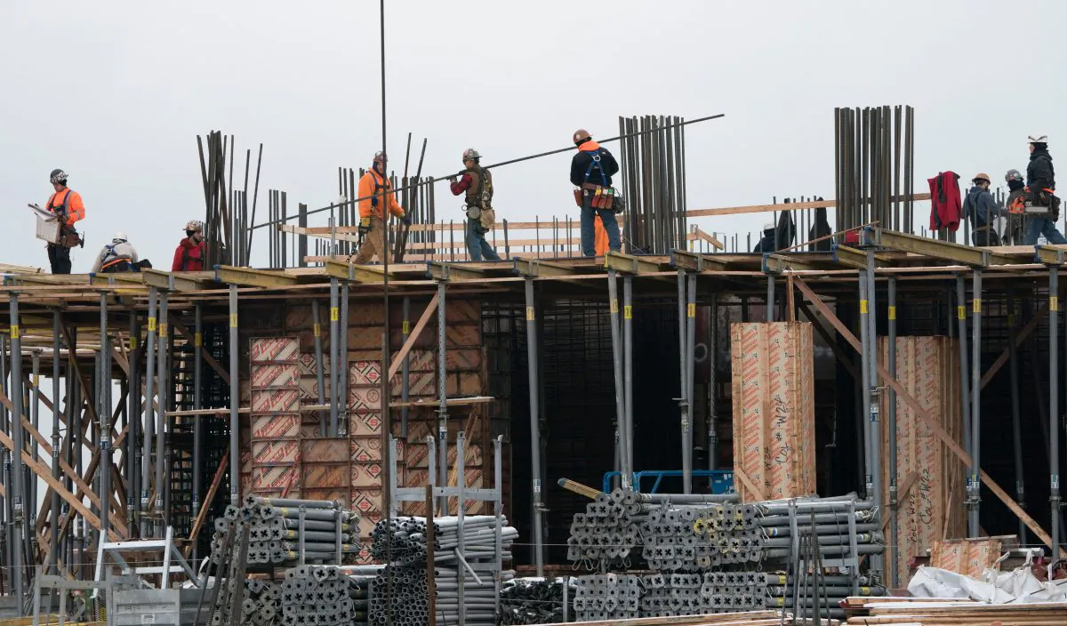 Construction workers work on a building on the west side of Manhattan on Jan. 30, 2018. (Don Emmert/AFP/Getty Images)