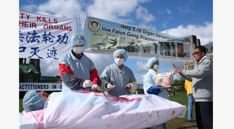 A re-enactment of organ harvesting in China on Falun Gong practitioners, during a rally in Ottawa, Canada, 2008. (The Epoch Times)
