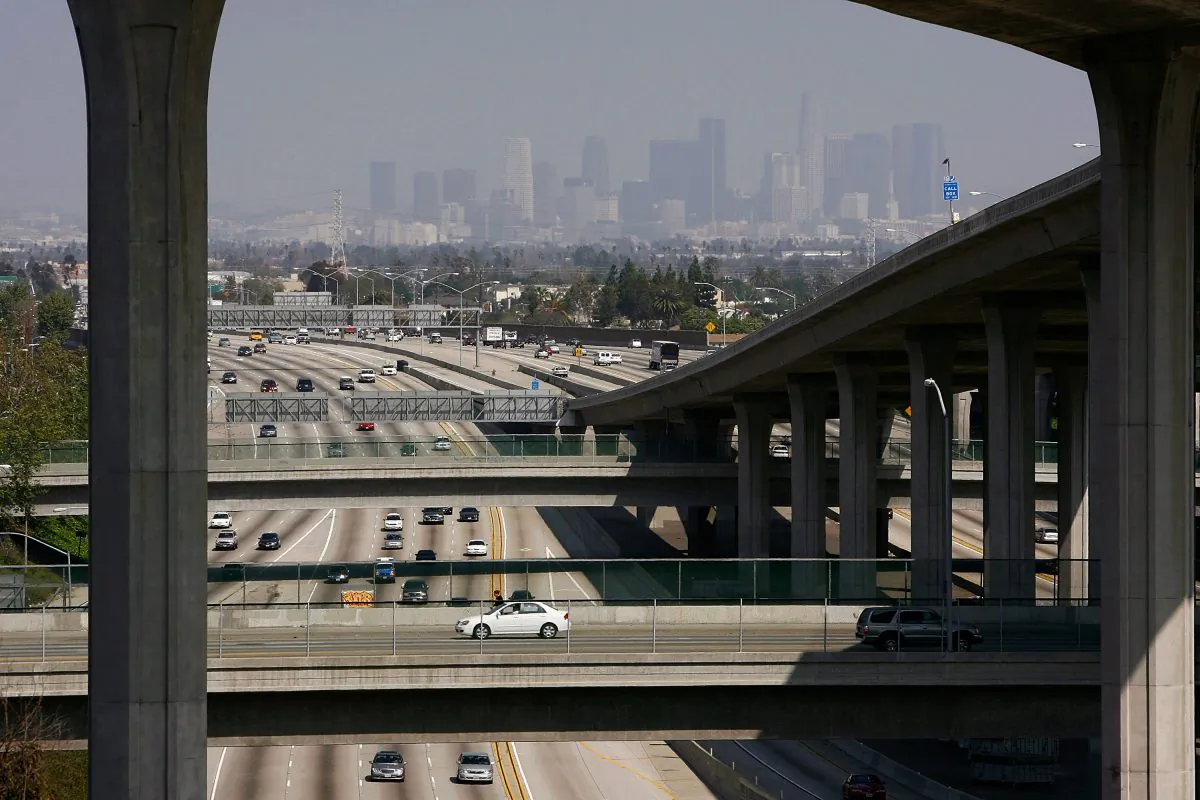 Traffic moves along the 110 freeway in Los Angeles on March 14, 2008. (Photo by David McNew/Getty Images)