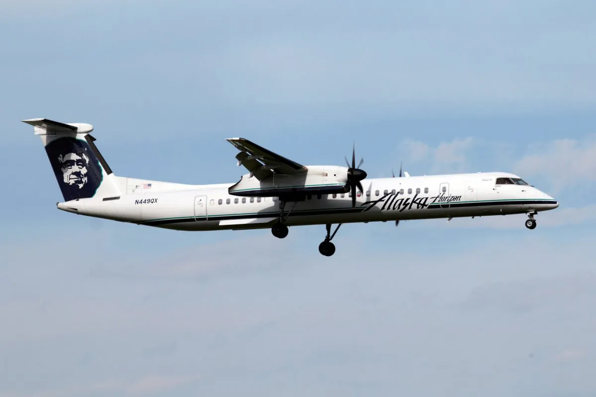 A Horizon Air Bombardier Dash 8 Q400 lands at Calgary airport, Canada on June 26, 2017, (REUTERS/Jan Seba)