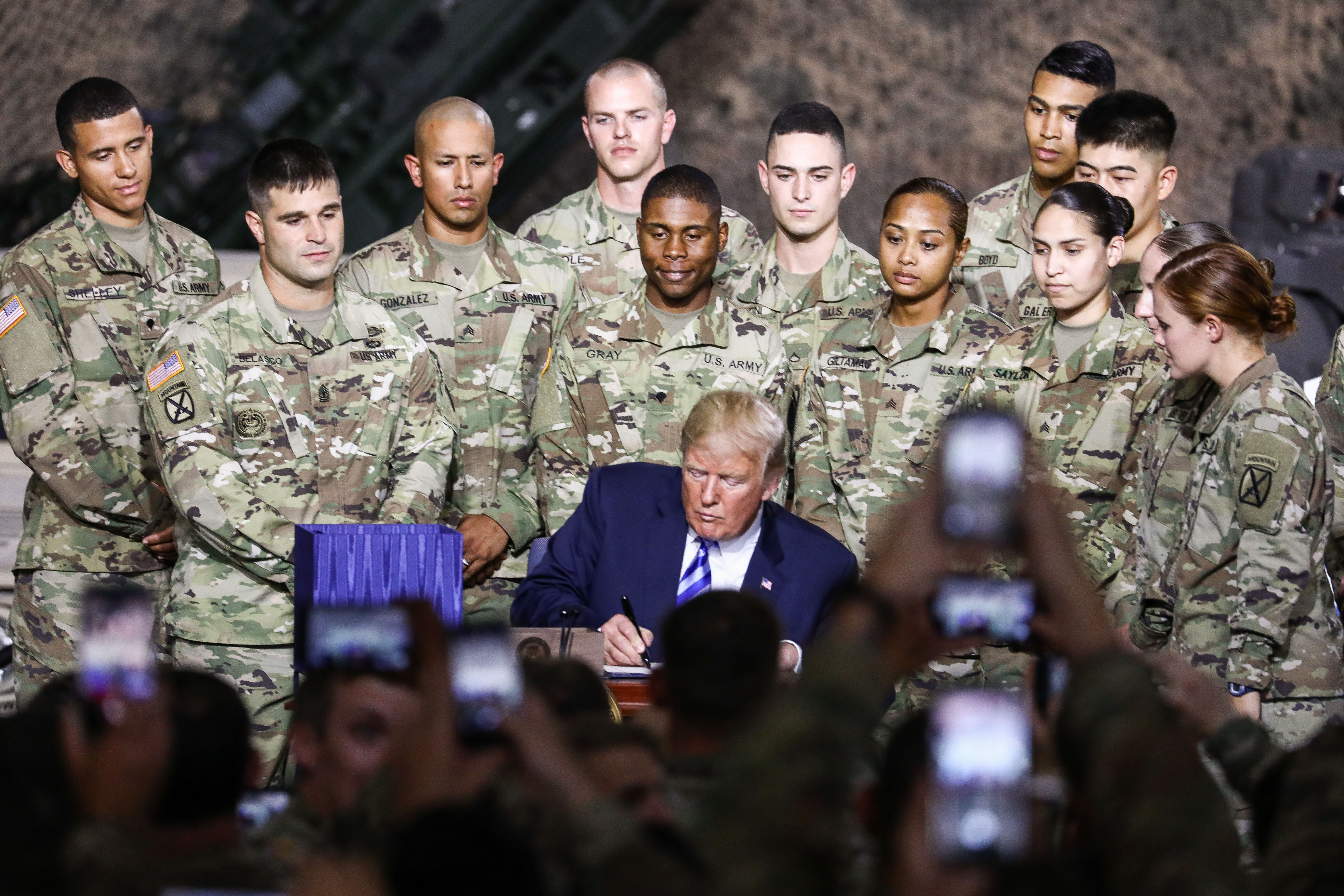 Trump Snubs Rival John Mccain At Fort Drum Military Bill Signing Syracuse Com