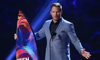 Chris Pratt Praises God in Teen Choice Awards Speech