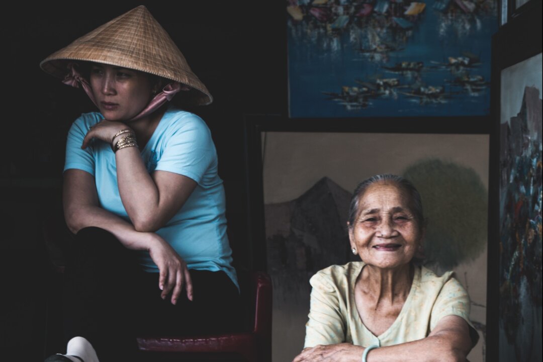 We should recognize that dementia is not only a brain disorder of the person suffering from it but also a social disorder that can be understood in a variety of different ways.(Jordi Ganduxe/Unsplash)