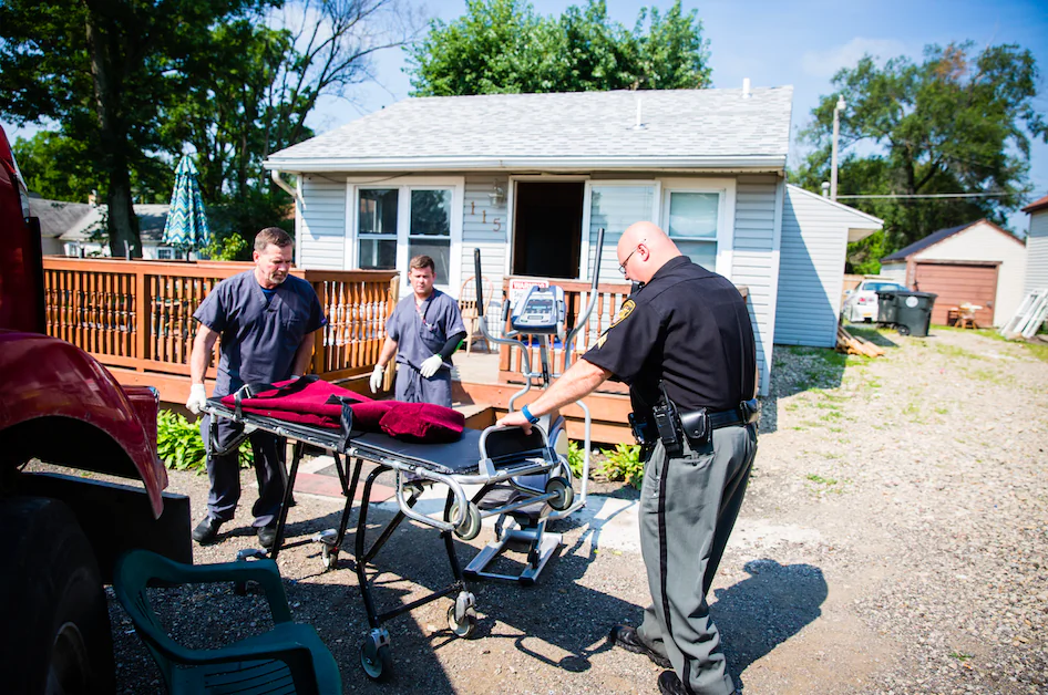 Law enforcement officials at the home of a man who was found dead from an apparent drug overdose in the Drexel neighborhood of Montgomery County, Ohio, on Aug. 3, 2017. (Benjamin Chasteen/The Epoch Times)