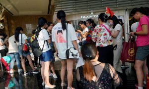 Chinese Investors Protest in Shanghai's Financial District Over P2P Woes