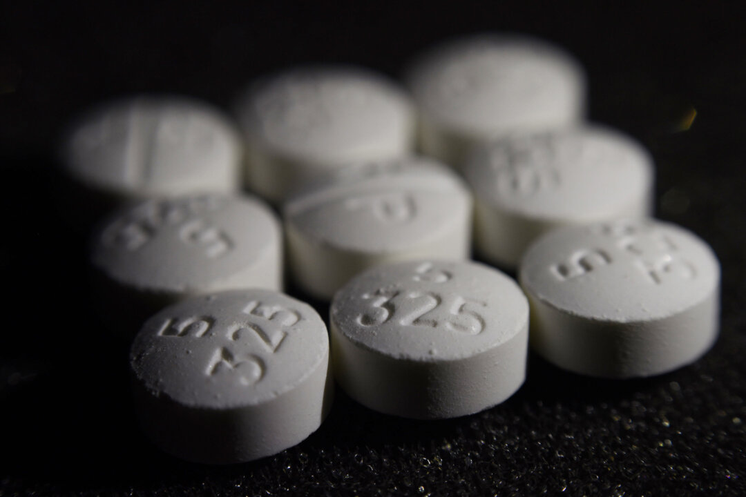 An arrangement of pills of the opioid oxycodone-acetaminophen in New York. On Aug. 9, 2018,  Centers for Disease Control and Prevention. AP Photo/Patrick Sison)