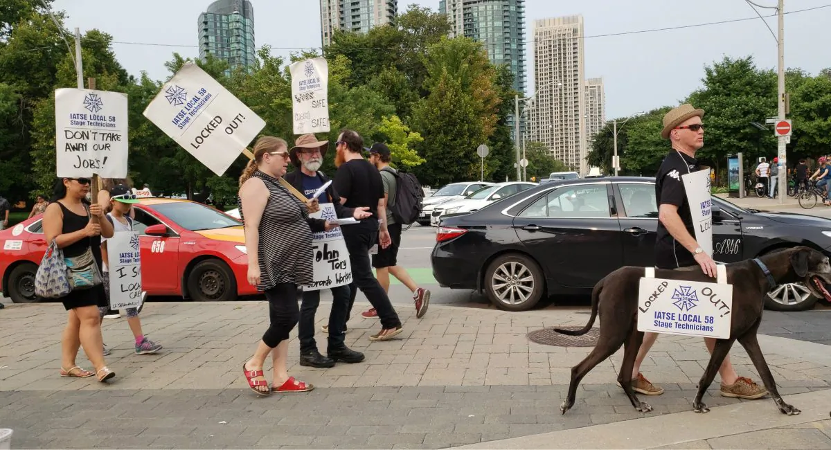 Workers from the International Alliance of Theatrical Stage Employees (IATSE) Local 58 are seen picketing by the CNE on Toronto's waterfront on August 18, 2018. (Emily Chian/The Epoch Times)