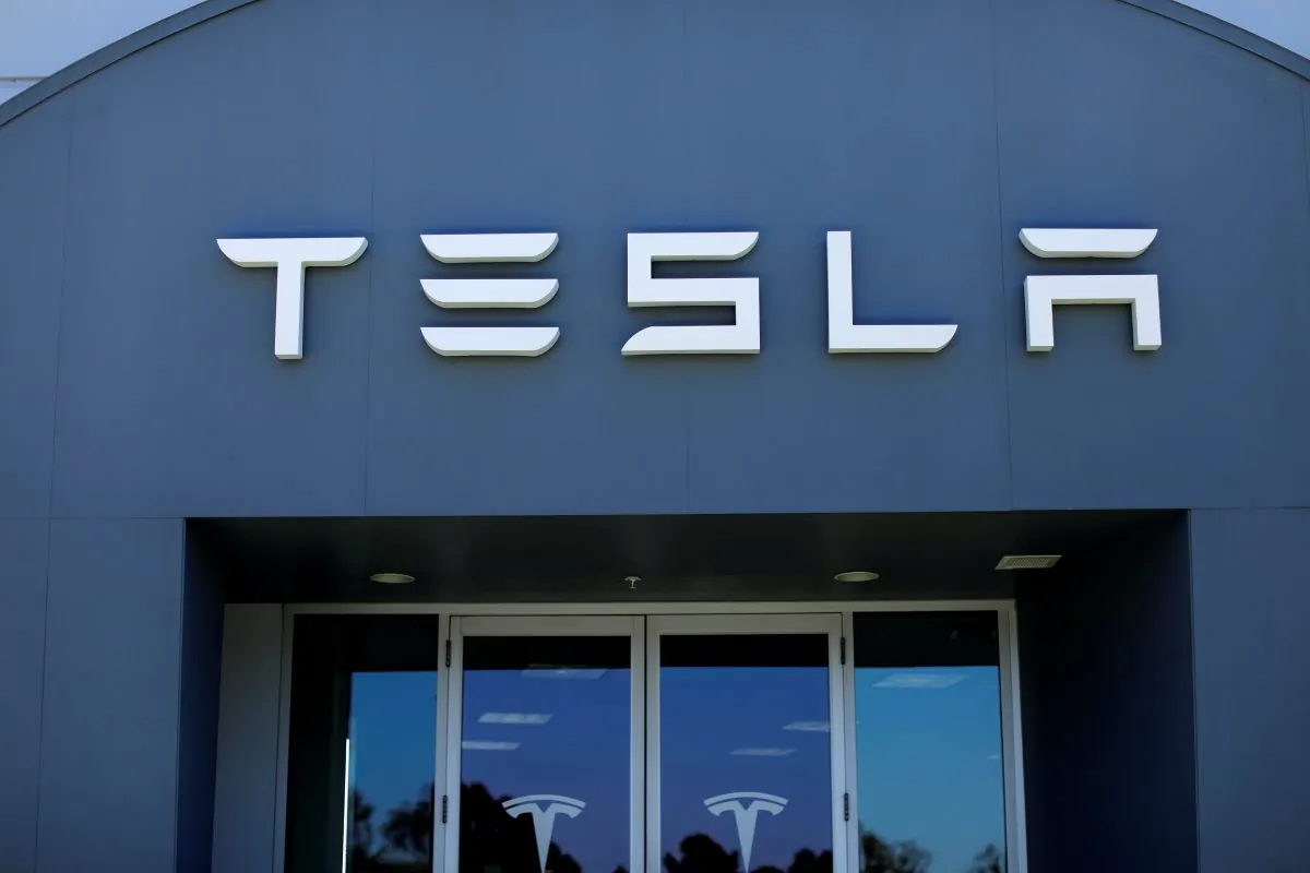 A Tesla sales and service center in Costa Mesa, Calif., on June 28, 2018. (Mike Blake/Reuters)