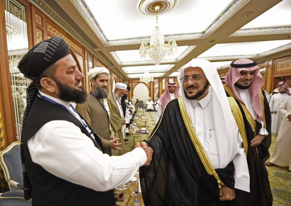 Saudi minister of Islamic affairs Abdullatif Al-Sheikh shaking hands with a Muslim cleric