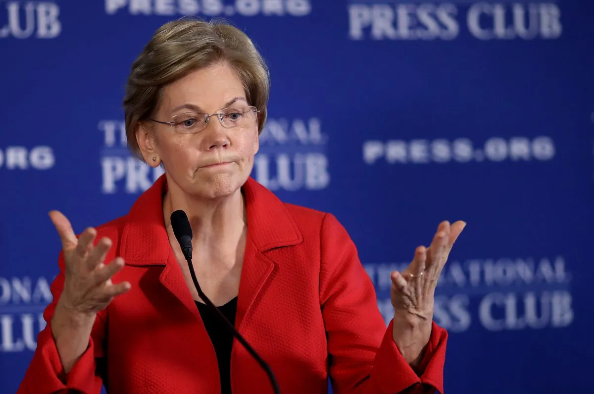 Sen. Elizabeth Warren (D-Mass.) speaks at the National Press Club in Washington on Aug. 21, 2018. (Win McNamee/Getty Images)
