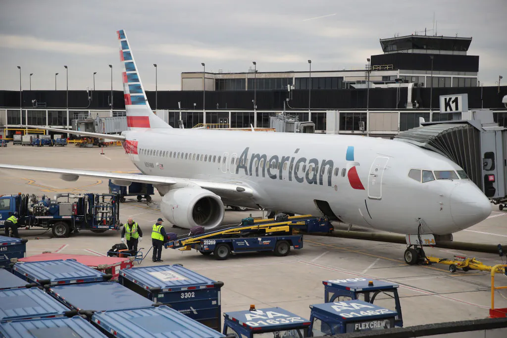 Workers load luggage onto an American Airlines aricraft at O'Hare International Airport in Chicago, Ill., on May 11, 2018. (Scott Olson/Getty Images)