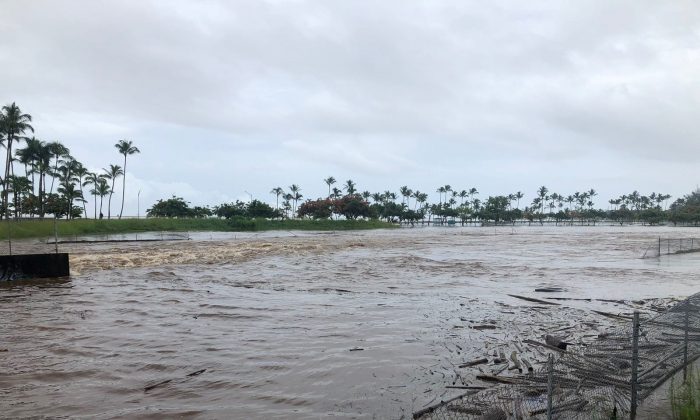 Hurricane Lane Lashes Hawaii With Heavy Rain Winds The Epoch Times