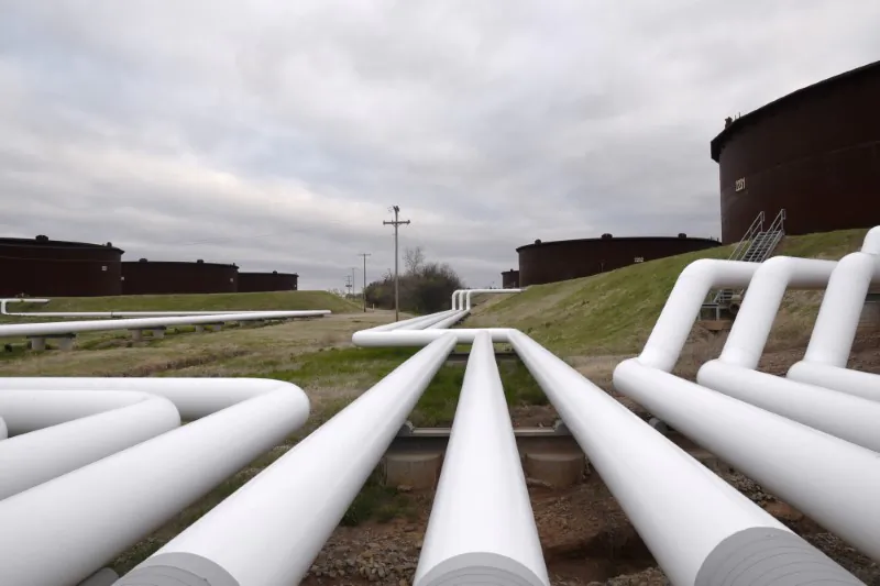 Pipelines run to Enbridge Inc.'s crude oil storage tanks at their tank farm in Cushing, Okla., March 24, 2016. (Reuters/Nick Oxford)