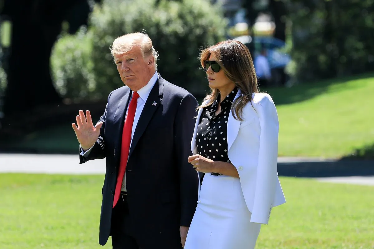 President Donald Trump and first lady Melania Trump walk on the South Lawn to board Marine One at the White House in Washington on Aug. 24, 2018. (Samira Bouaou/The Epoch Times)