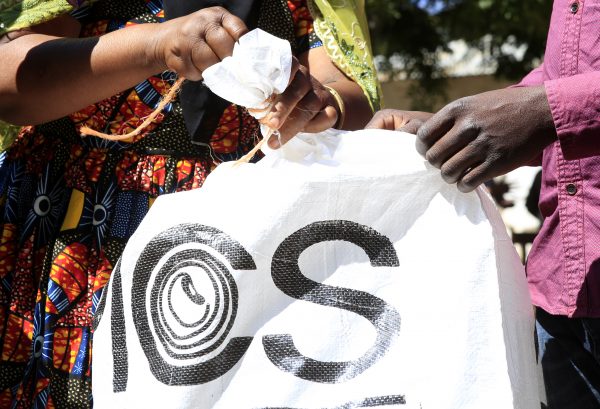 Amina Hussein (L), a farmer from Tanzania's Mnenia village, demonstrates how to use the new hermetic bags in Kondoa, Tanzania, on June 6, 2018. (Noor Khamis/University of Zurich)