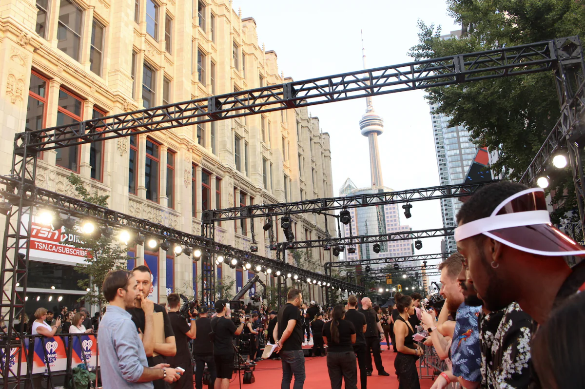 Celebrities on the red carpet at the annual iHeartRadio MMVAs. (May Ning/The Epoch Times)
