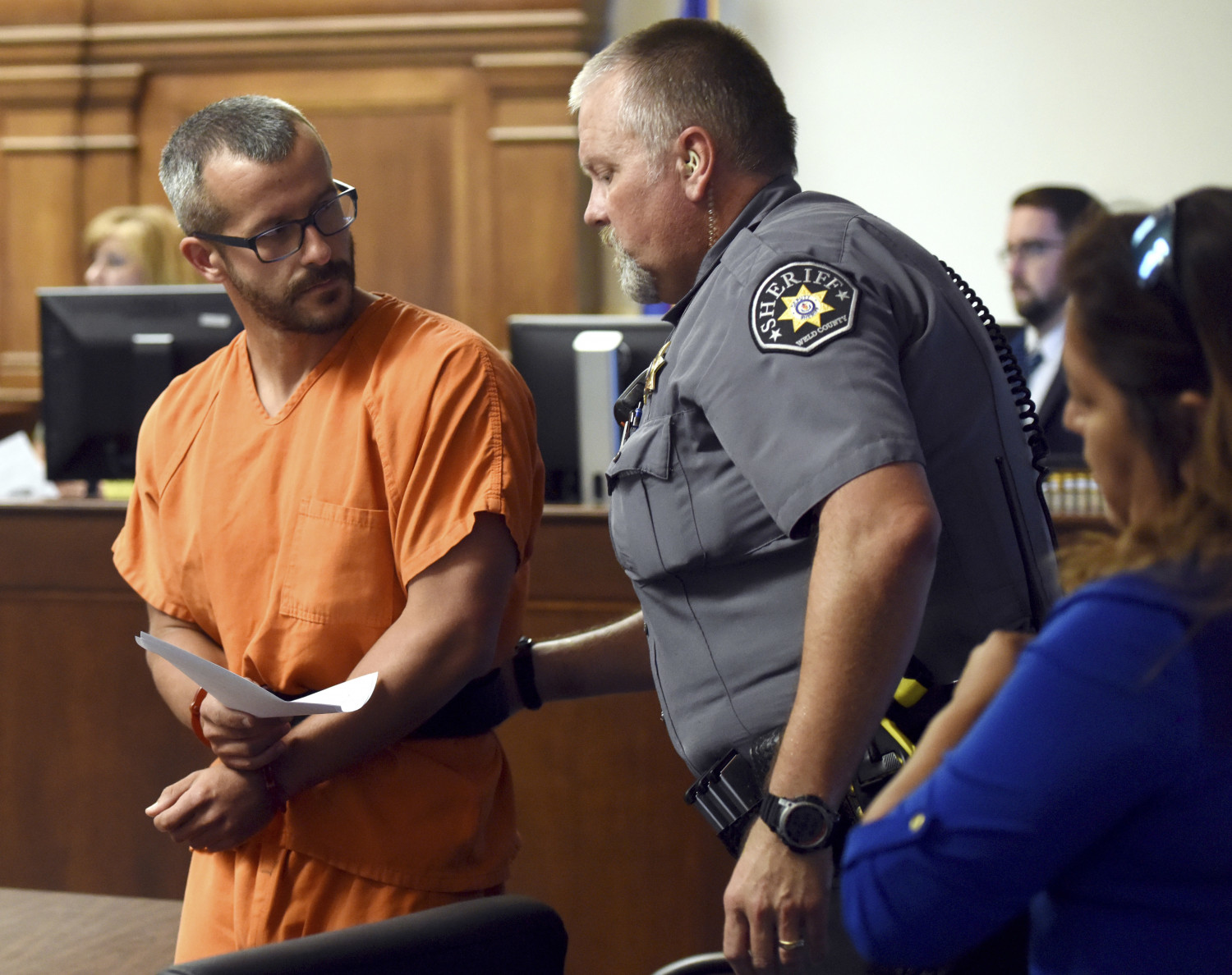 Christopher Watts glances back at a Weld County Sheriff's Deputy as he is escorted out of the courtroom at the Weld County Courthouse in Greeley, Colorado on Aug. 16, 2018. (Joshua Polson/The Greeley Tribune via AP, Pool)