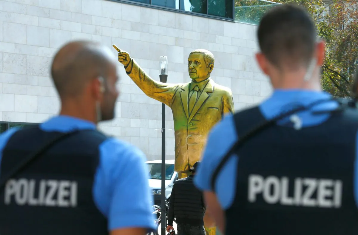 Policemen stand in front of a statue of Turkish President Tayyip Erdogan during the art exhibition "Wiesbaden Biennale" in Wiesbaden, Germany, Aug. 28, 2018. (Reuters/Ralph Orlowski)