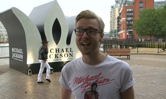 Fans ‘Moonwalk’ at Michael Jackson’s London Monument for His 60th Birthday